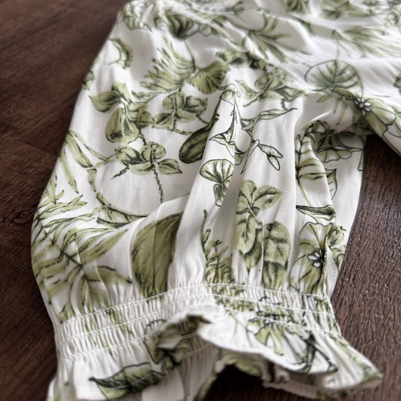 Joie Floral Peasant Blouse in Green & White – Size S - Picture 7 of 10